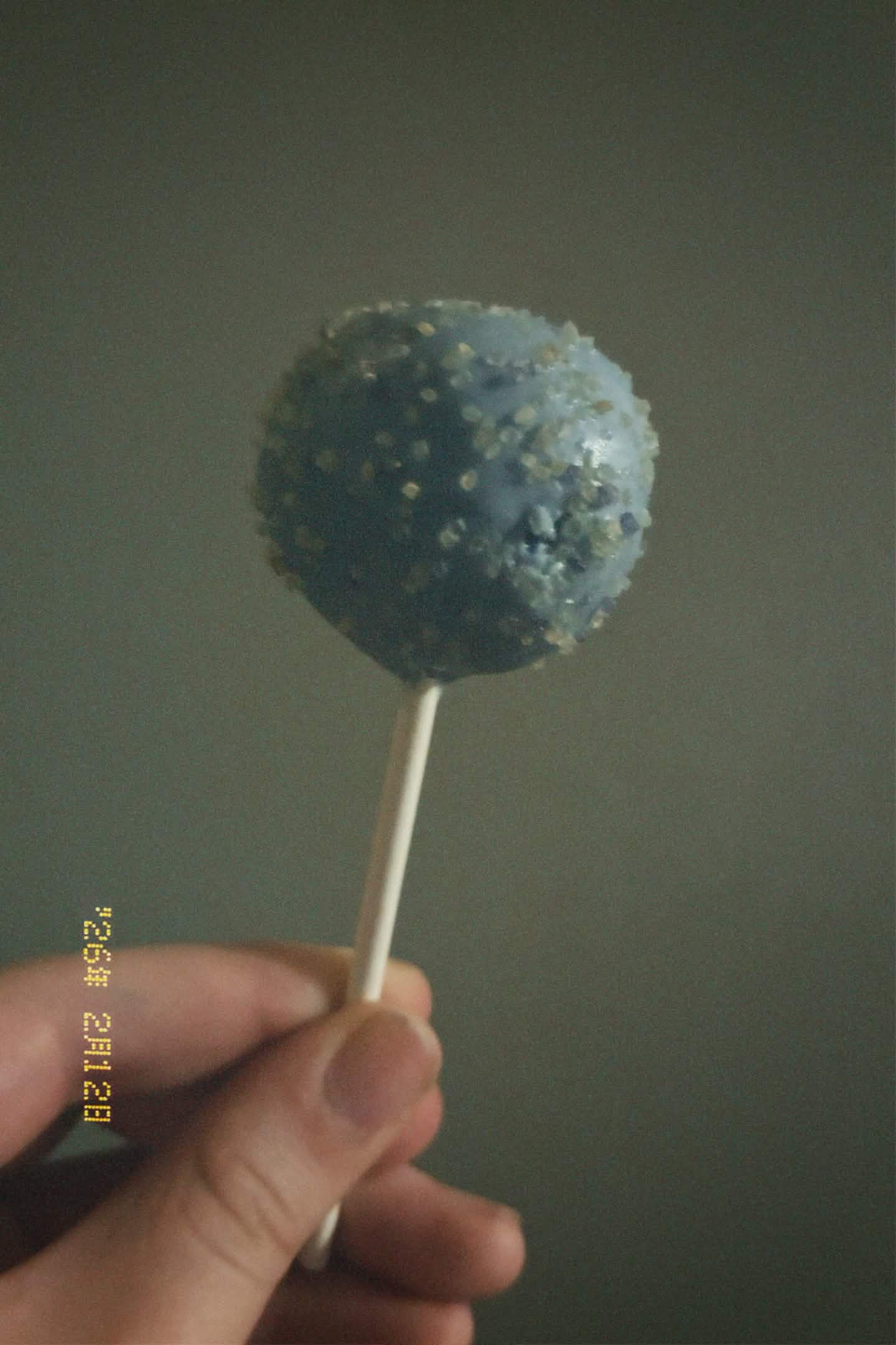 Blue glittery cake pop