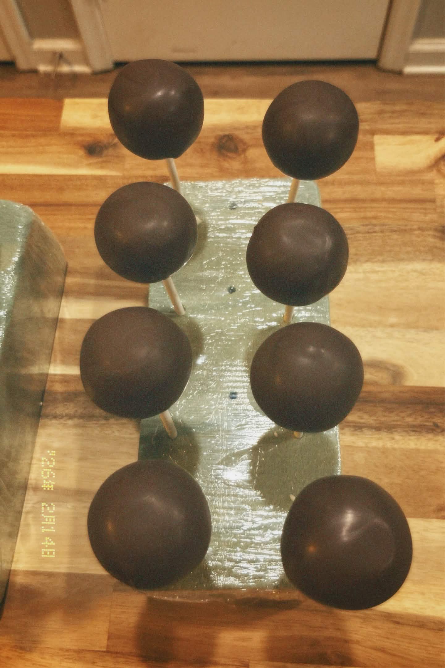 Dark chocolate cake pops
